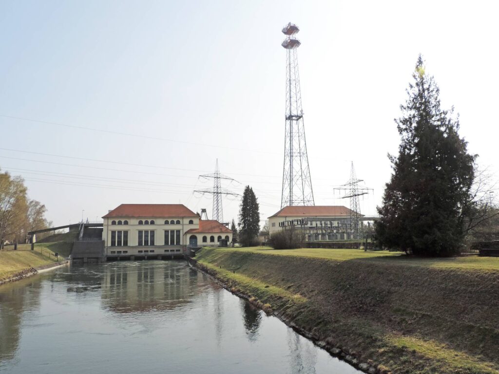 Braun Kraftwerk_Meitingen_Wikipedia_Jkü