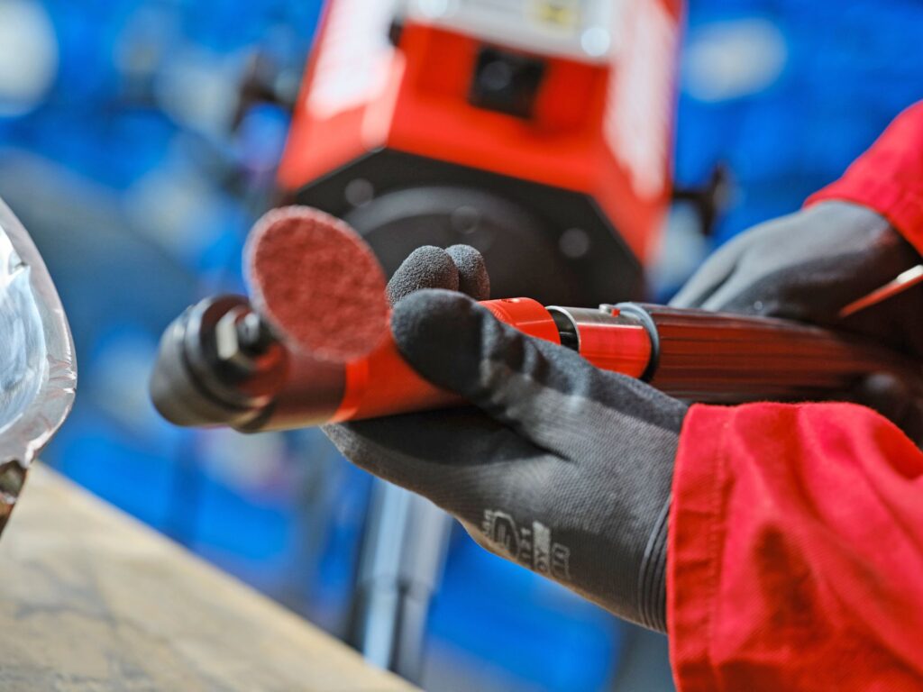 The product range comprises a wide array of grinding tools, grinding machines and abrasive materials.