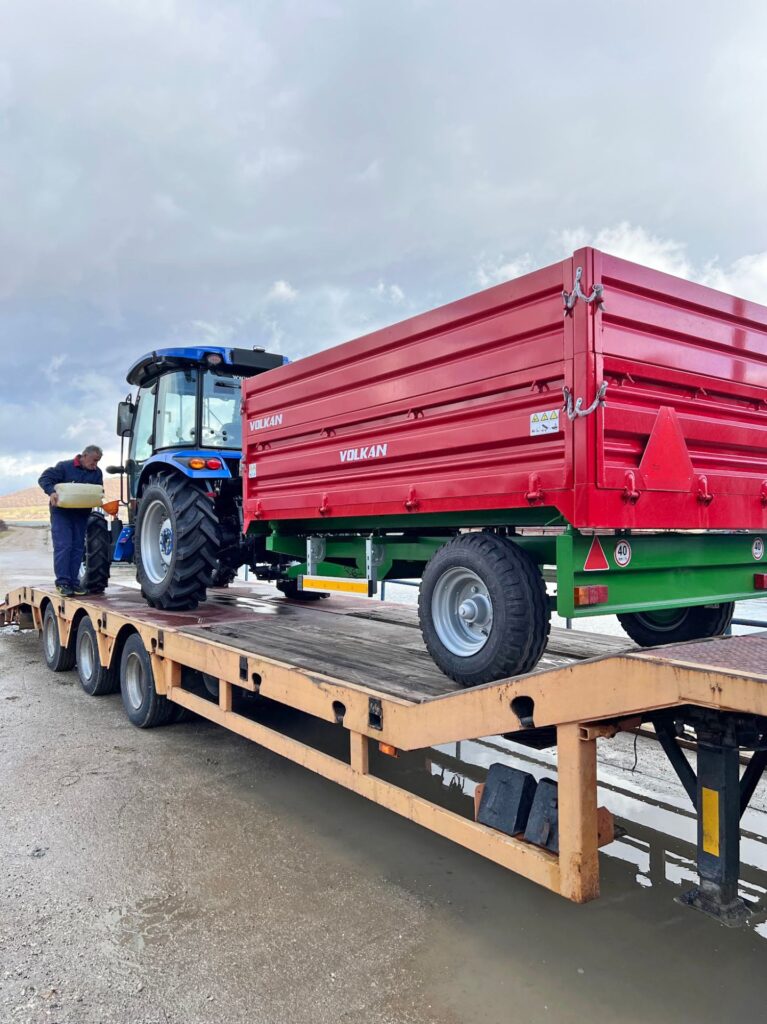 In addition to supplying and installing the new trash rack cleaning machine, the tender, also involved supplying a tractor with a trailer for the removal of debris to ensure faster, safer and more efficient removal.