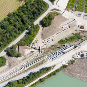 The fish can migrate both up and downstream with the help of an elaborate system of 172 small pools. Fischwanderhilfe Kraftwerk Annabrücke