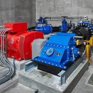 OSSBERGER GmbH + Co. KG delivered the complete electromechanical equipment for the new small-scale hydroelectric power plant Tischbach. At full-load operation, the crossflow turbine, which is designed for a wide partial-load range, achieves a bottleneck capacity of 238 kW. Tischbach crossflow turbine