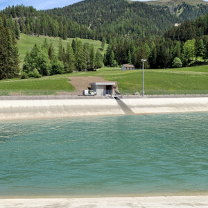 The power house was built next to the Bergün balancing reservoir. KW Tischbach Zentrale beim Ausgleichsbecken