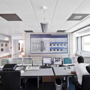 The advancing digitalization opens up new concepts for the future. VERBUND Mitarbeiter in Freudenau