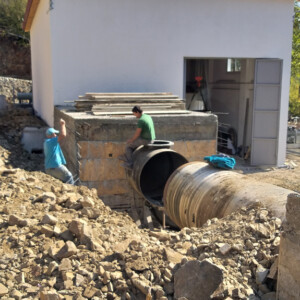 Connection of the steel pressure tube to the supply line into the new turbine house. Connection of the steel pressure tube to the supply line into the new turbine house.