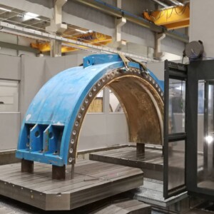 Milling on one side of the housing Milling on one side of the housing