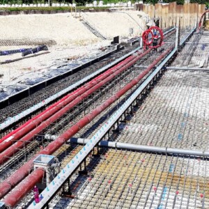 The interior of the Barrage de Vaux rubber dam weir. Installation of the filling and water-release pipes, and the anchor rails. Barrage de Vaux rubber dam weir