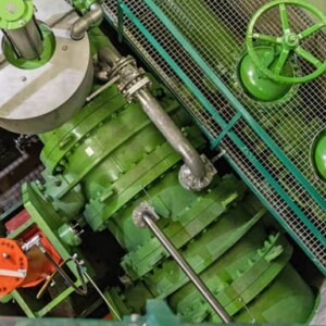 The image shows the two new butterfly valves DN1000 PN25 from the bottom outlet of the Finstertal reservoir. They must open against maximum water pressure and close against water at maximum flow. The renewed DN350 PN25 dead space closure slides can also be seen. Geppert_Kraftwerke_©MatthiasPristach_259