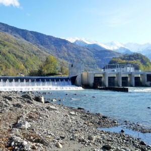 The rubber dam is 34.5 m across with a top-to-bottom dam height of 4.15 metres. It ensures the Aqua Bella power plant VLH turbines can rely on constant water levels and adjustments can be made rapidly. KW Aqua Bella