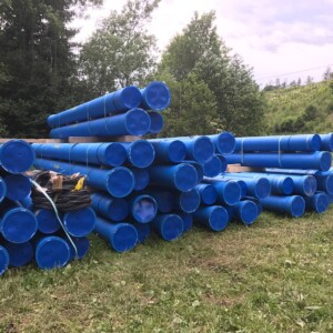 In 2018, the 1.3 km DN350 and DN300 penstock at the Arbesbach small-scale hydropower plant in eastern Styria was installed completely using ductile cast iron pipes from Geotrade. KW Arbesbach Rohrstapel Geotrade