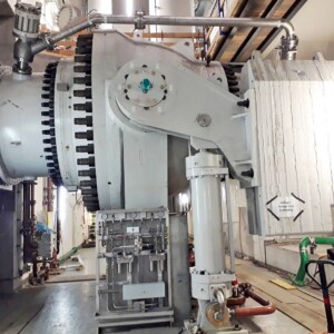 Even without its drive system, each DN2100 inlet ball valve at the Nant de Drance pumped storage power station weighs 98 metric tons. Bilfinger NdD_Einlaufkugelschieber_Michael Falkner