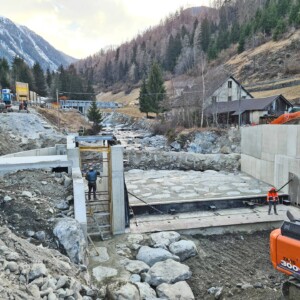 The water catchment has been built in the Stilfser Joch national park in South Tyrol in the Italian-Swiss-Austrian tri-border region. Kraftwerk Suldenbach